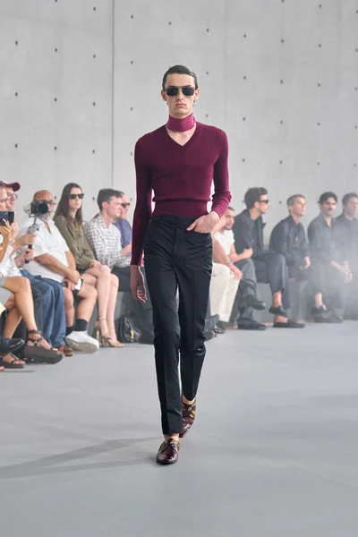 Look 24